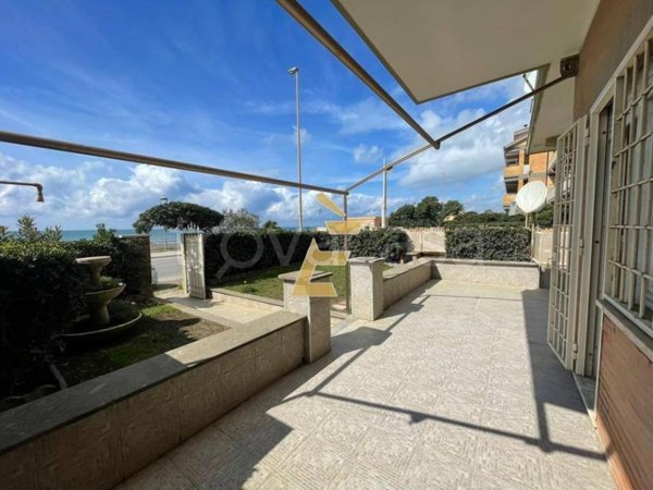 appartamento in vendita ad Ardea in zona Marina di Ardea