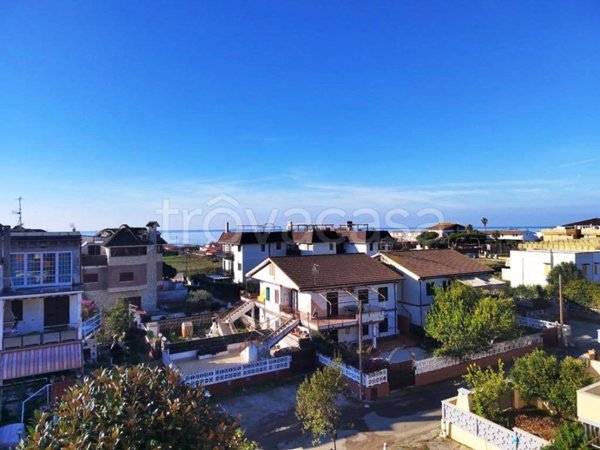 appartamento in vendita ad Ardea in zona Marina di Ardea