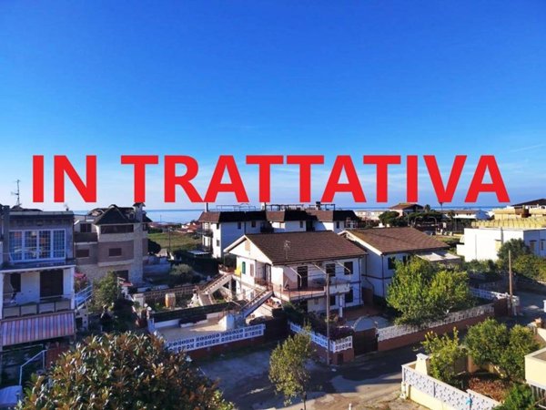 appartamento in vendita ad Ardea in zona Marina di Ardea