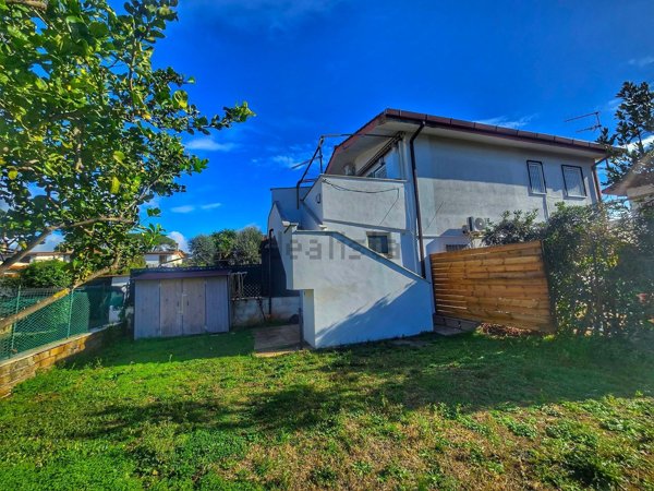 appartamento in vendita ad Ardea in zona Colle Romito