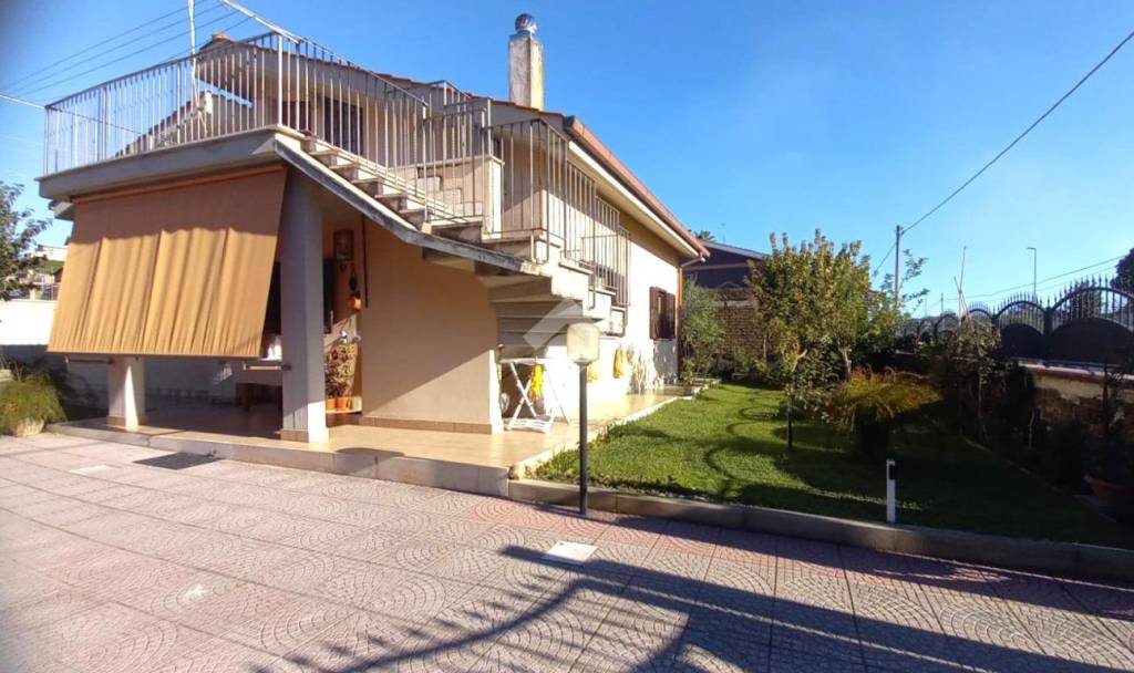 casa indipendente in vendita ad Ardea in zona Banditella
