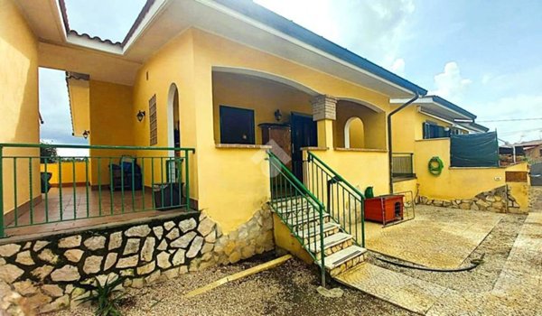 casa indipendente in vendita ad Ardea in zona Nuova Florida