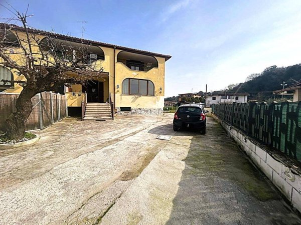 casa indipendente in vendita ad Ardea in zona Castagnetta