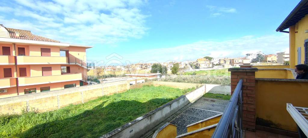 appartamento in vendita ad Ardea in zona Nuova California