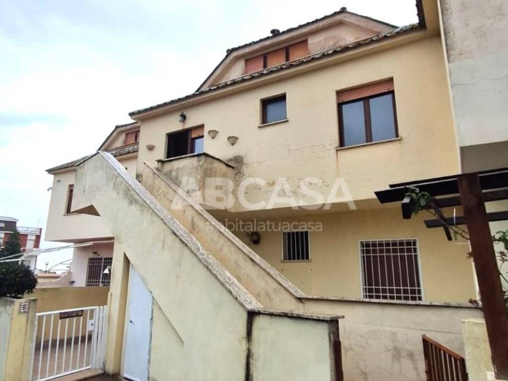 appartamento in vendita ad Ardea in zona Marina di Ardea