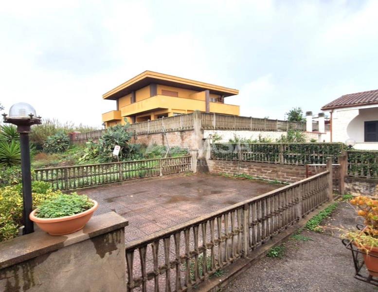 appartamento in vendita ad Ardea in zona Marina di Ardea