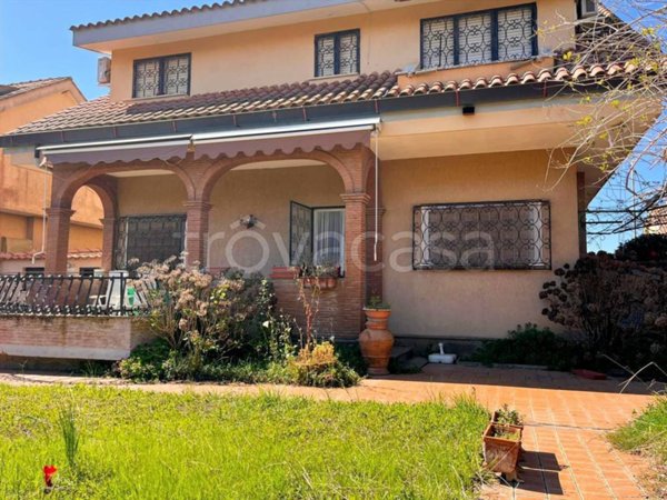 casa indipendente in vendita ad Ardea in zona Colle Romito