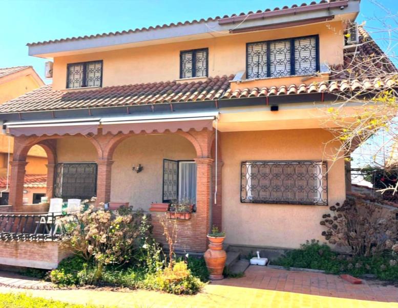 casa indipendente in vendita ad Ardea in zona Colle Romito