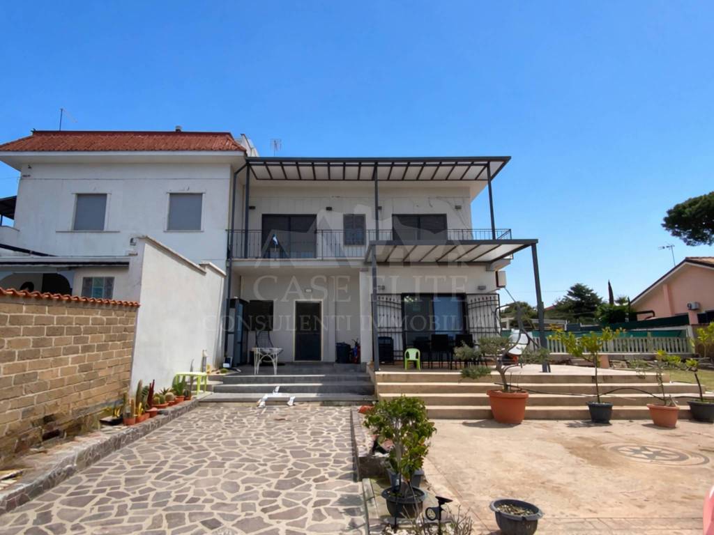 casa indipendente in vendita ad Ardea in zona Marina di Ardea