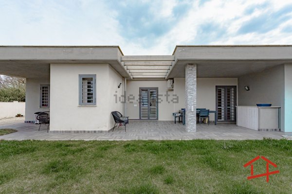 casa indipendente in vendita ad Ardea in zona Nuova Florida