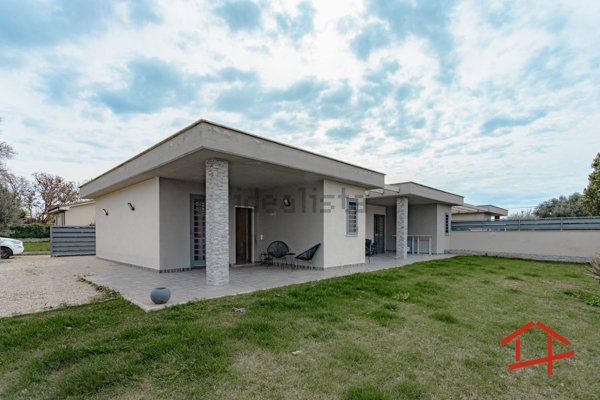 casa indipendente in vendita ad Ardea in zona Nuova Florida