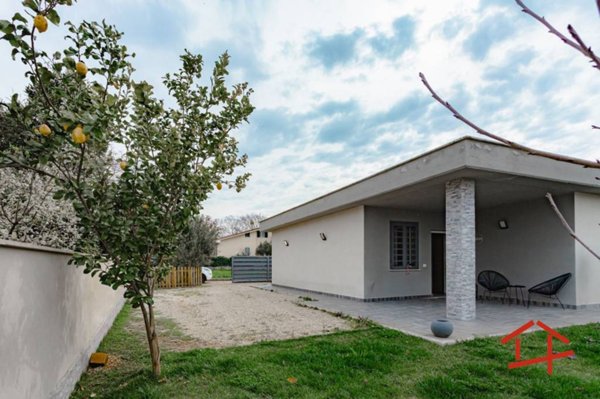 casa indipendente in vendita ad Ardea in zona Nuova Florida