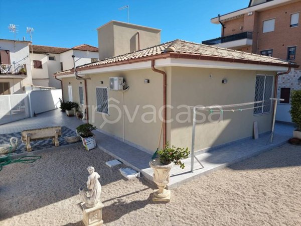 casa indipendente in vendita ad Ardea in zona Nuova California