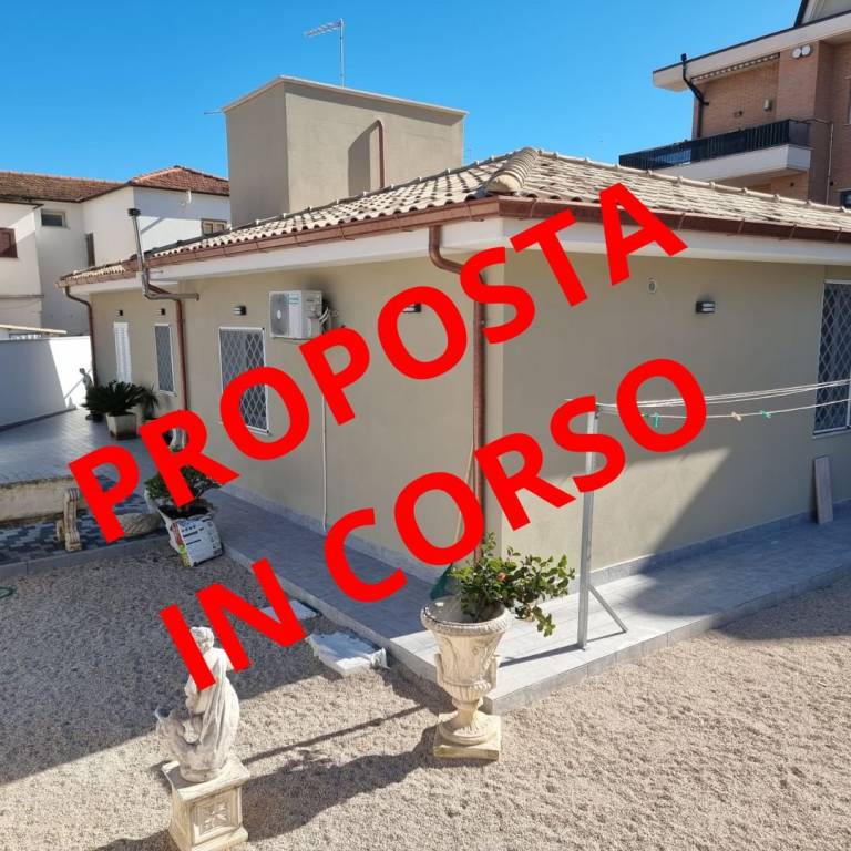 casa indipendente in vendita ad Ardea in zona Nuova California