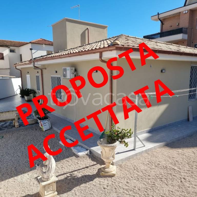 casa indipendente in vendita ad Ardea in zona Nuova California
