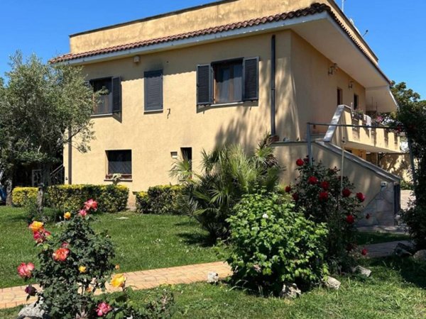 villa in vendita ad Ardea in zona Banditella