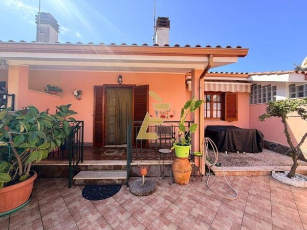 casa indipendente in vendita ad Ardea in zona Colle Romito