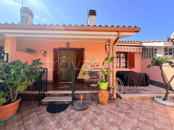 casa indipendente in vendita ad Ardea in zona Colle Romito