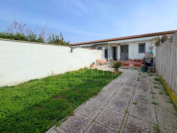 casa indipendente in vendita ad Ardea in zona Nuova California