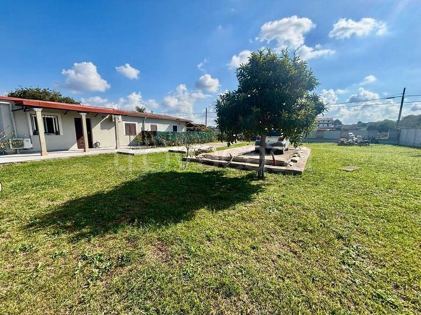 casa indipendente in vendita ad Ardea in zona Banditella