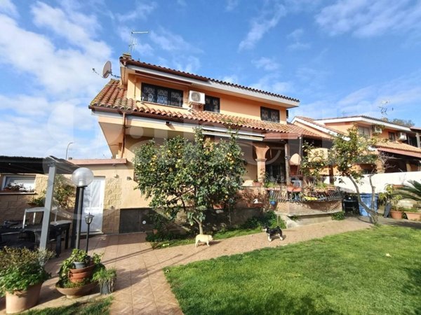 casa indipendente in vendita ad Ardea in zona Colle Romito