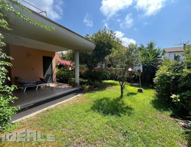 casa indipendente in vendita ad Ardea in zona Colle Romito