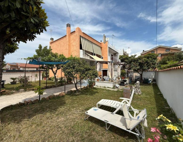 casa indipendente in vendita ad Ardea in zona Marina di Ardea