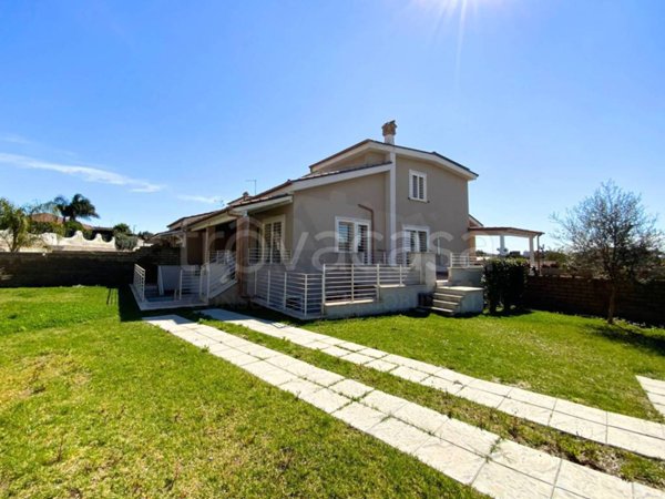 casa indipendente in vendita ad Ardea in zona Nuova California
