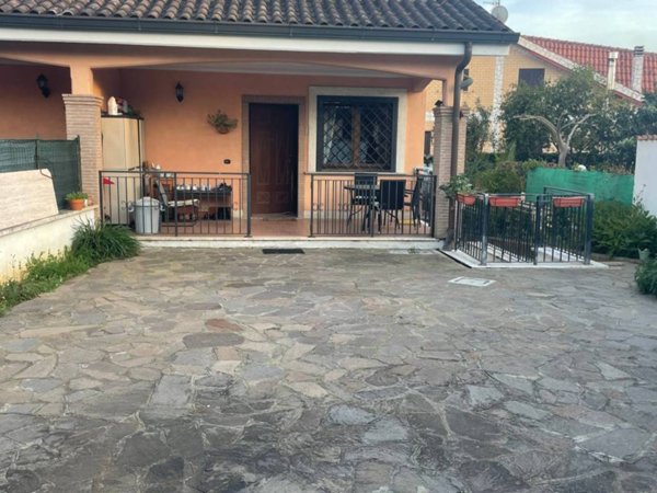 casa indipendente in vendita ad Ardea in zona Nuova Florida