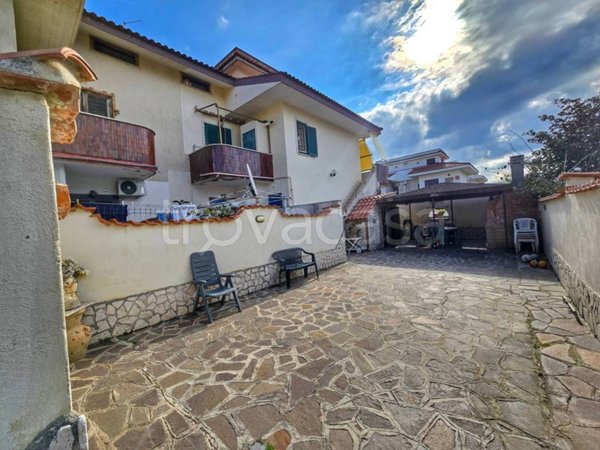 casa indipendente in vendita ad Ardea in zona Marina di Ardea