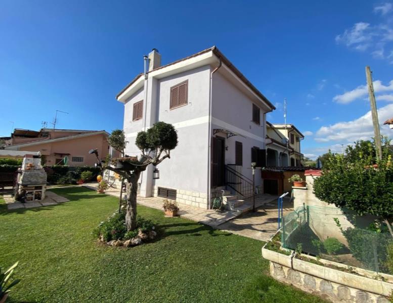 casa indipendente in vendita ad Ardea in zona Nuova Florida
