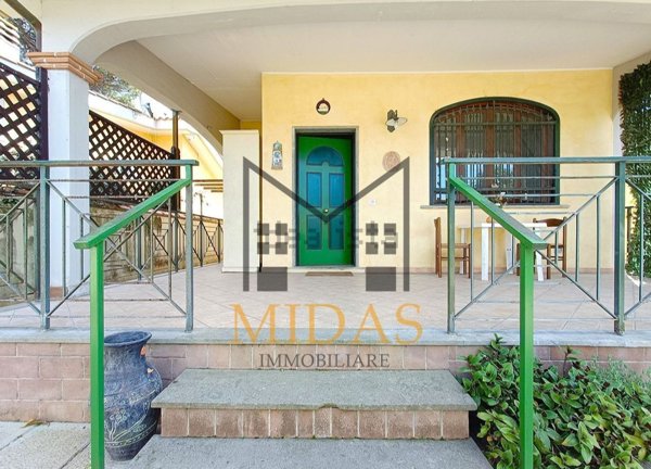 casa indipendente in vendita ad Ardea in zona Lido dei Pini
