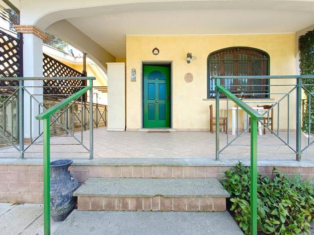 casa indipendente in vendita ad Ardea in zona Lido dei Pini