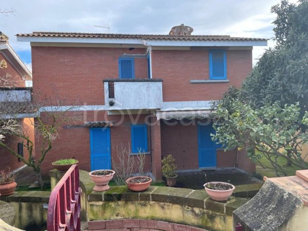 casa indipendente in vendita ad Ardea in zona Marina di Ardea