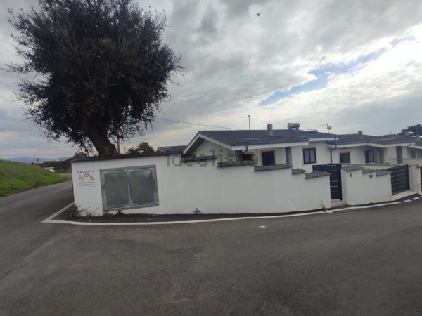 casa indipendente in vendita ad Ardea in zona Nuova Florida