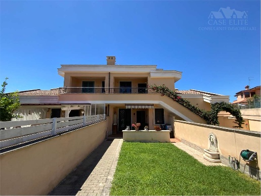 appartamento in vendita ad Ardea in zona Marina di Ardea