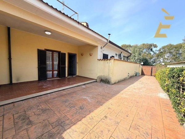 casa indipendente in vendita ad Ardea in zona Colle Romito