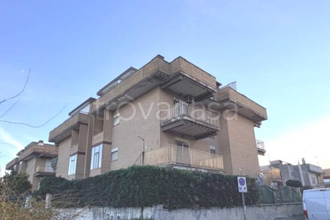 appartamento in vendita ad Ardea in zona Marina di Ardea