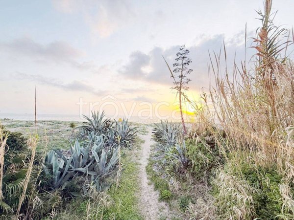 appartamento in vendita ad Ardea in zona Marina di Ardea