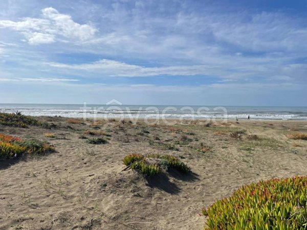 appartamento in vendita ad Ardea in zona Marina di Ardea