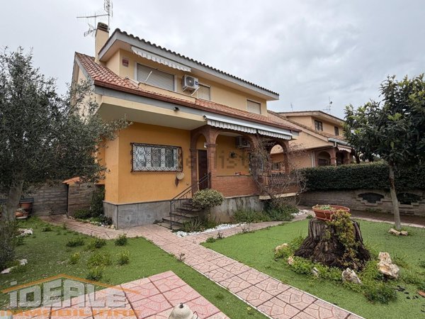 casa indipendente in vendita ad Ardea in zona Colle Romito