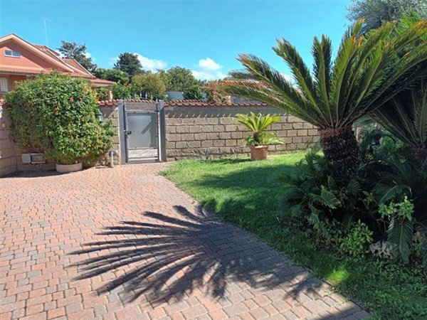 casa indipendente in vendita ad Ardea in zona Nuova Florida