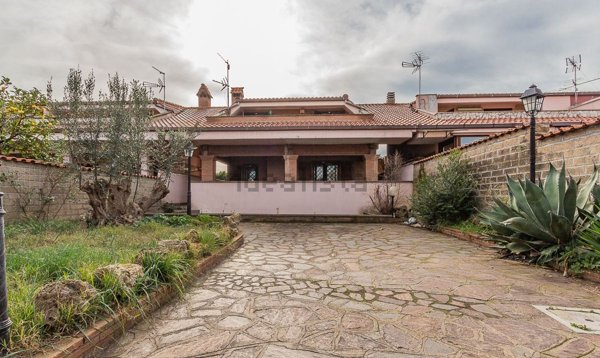 casa indipendente in vendita ad Ardea
