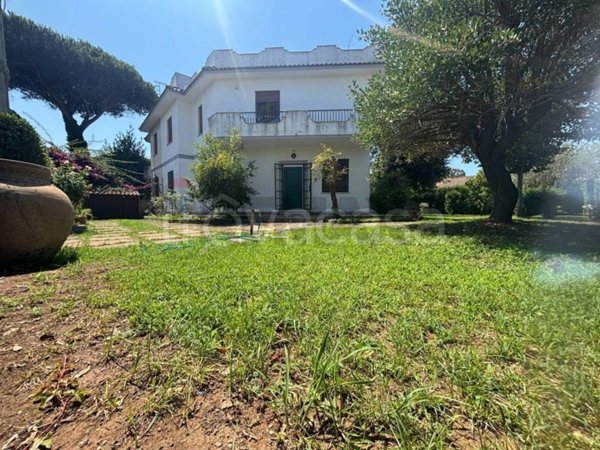 casa indipendente in vendita ad Ardea in zona Lido dei Pini