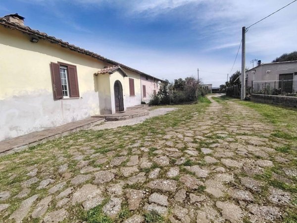 casa indipendente in vendita ad Ardea in zona Montagnano