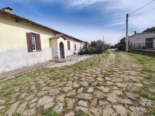 casa indipendente in vendita ad Ardea in zona Montagnano