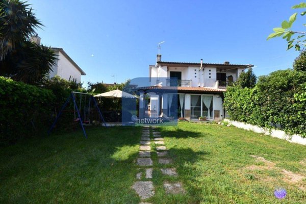 casa indipendente in vendita ad Ardea in zona Nuova California