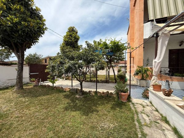 casa indipendente in vendita ad Ardea in zona Marina di Ardea