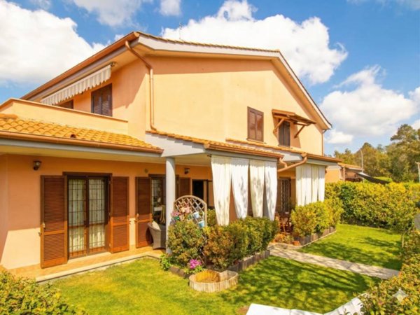 appartamento in vendita ad Ardea in zona Colle Romito