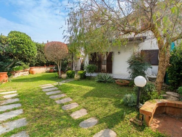 casa indipendente in vendita ad Ardea in zona Lido dei Pini